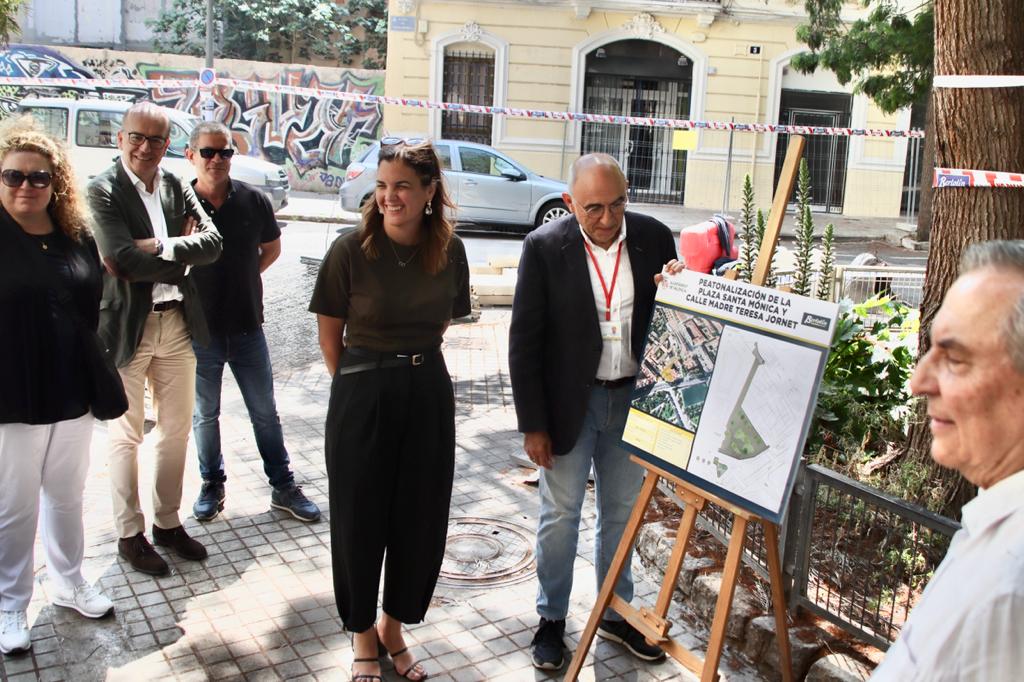 Obras de peatonalización en la plaza de Santa Mónica