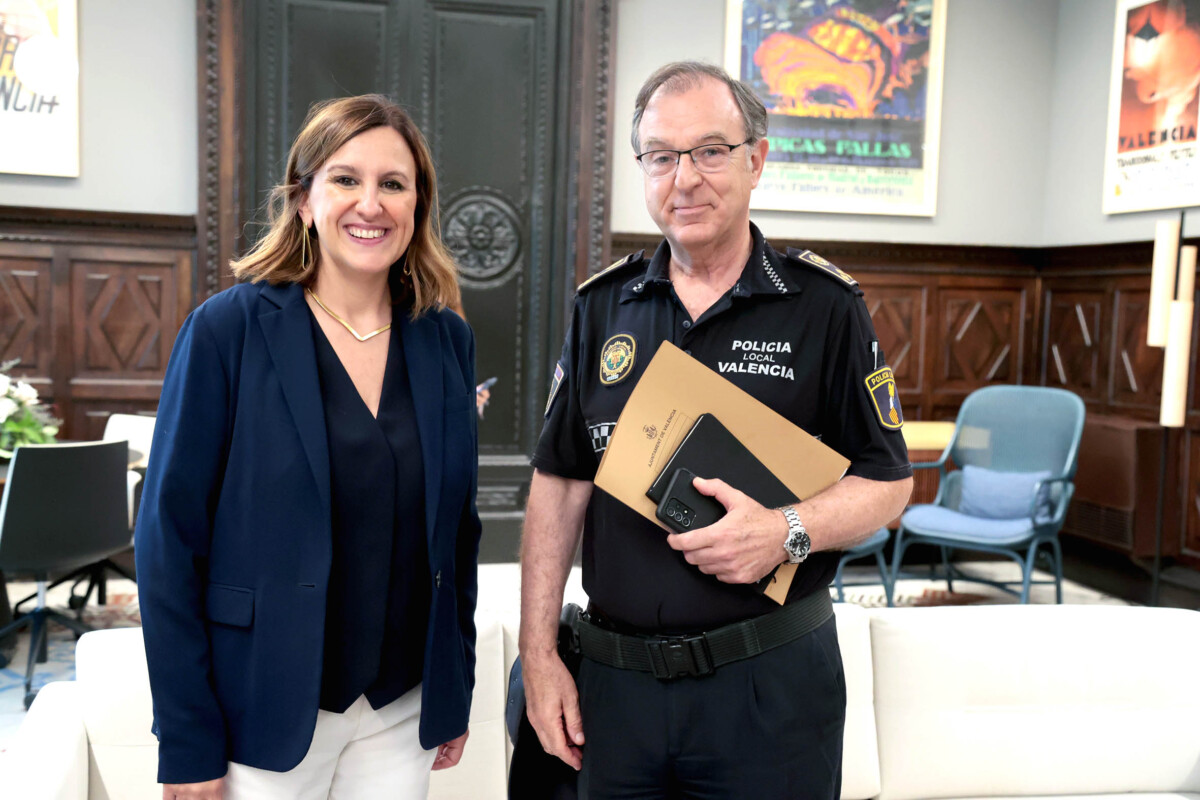Reunión de la alcaldesa con el jefe de la Policia Local Reunión de la alcaldesa con el jefe de la Policia Local