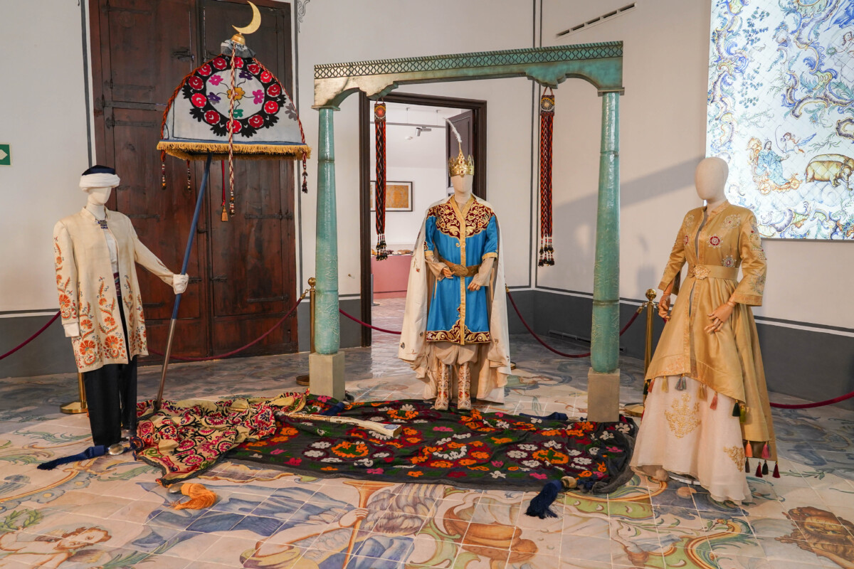 Indumentaria de Moros y Cristianos en el Museo de la Seda
