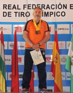 El picassentí Miguel Corcolés Bertolín rep la medalla del Comité Olimpic Espanyol (COE)