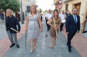 La alcaldesa de Llocnou en la procesión