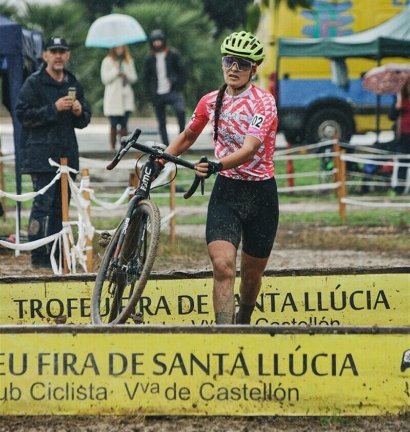 La jove picanyera Aroa Rodríguez es proclama campiona de la Copa valenciana de ciclo-cross