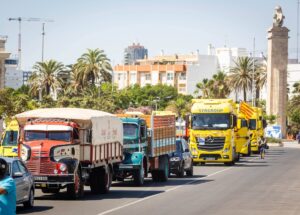 Llegada de los camiones a los Tinglados de la Marina de València