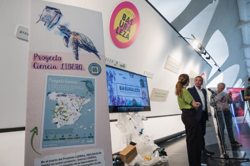 Basuraleza en la Ciutat de les Arts i les Ciències