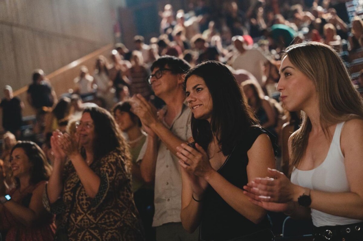 Públic del Festival Internacional de Circ de València, Contorsions