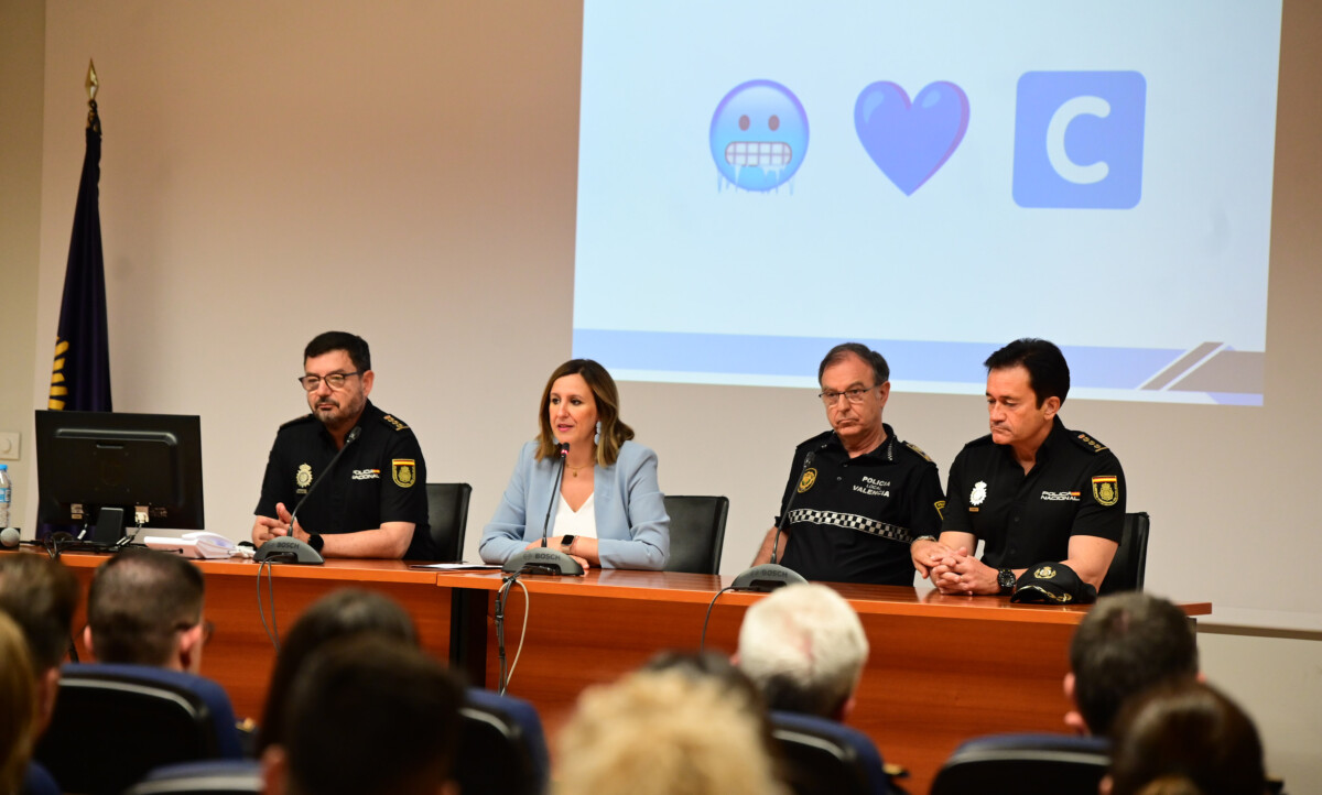 Visita de María José Catalá a la Policía Local de Valencia