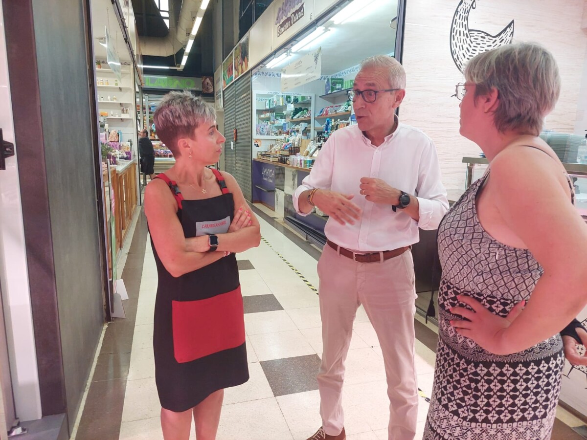 Santiago Ballester visita el Mercado de Algirós