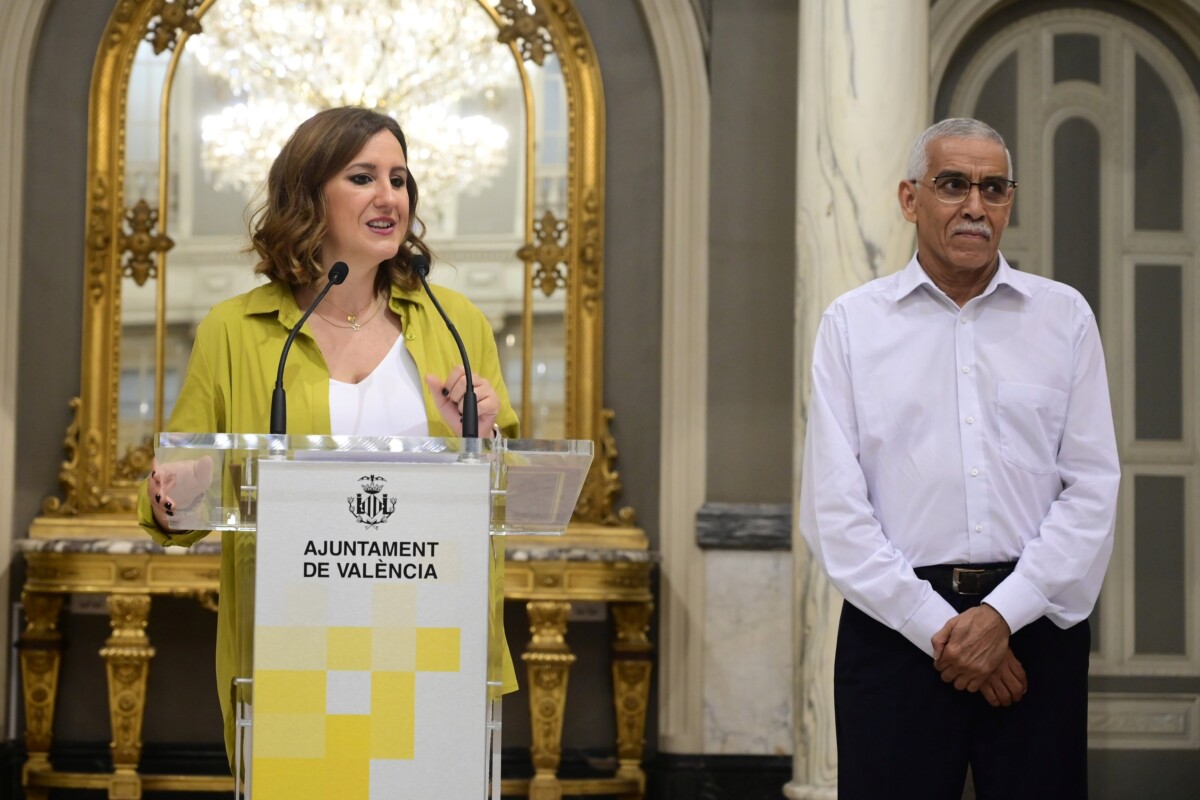 Catalá recibe a los niños saharauis que han sido acogidos por familias valencianas