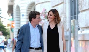 Catalá y Almeida pasean por Valencia