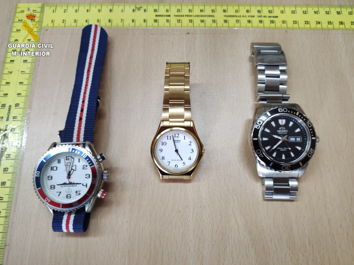 Relojes robados encontrados en el registro
