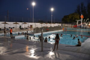 piscina de verano Paterna en sesión nocturna
