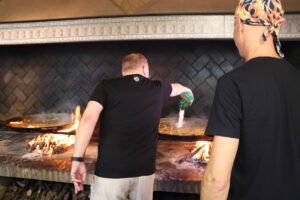 Chimo Bayo presenta su Himno a la Paella