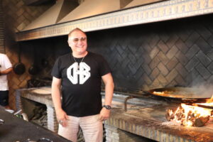 Chimo Bayo presenta su Himno a la Paella