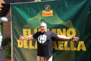 Chimo Bayo presenta su Himno a la Paella
