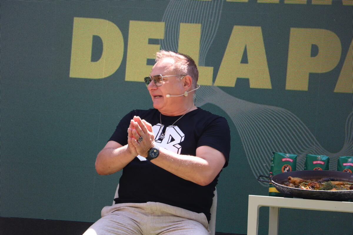 Chimo Bayo presenta su Himno a la Paella