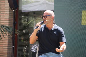 Chimo Bayo presenta su Himno a la Paella