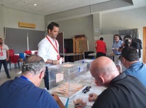 Sagredo votando este 23J