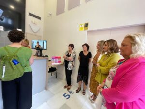 Oficina Tourist Info de la plaza del Ayuntamiento, con servicio de videointerpretación en lengua de signos