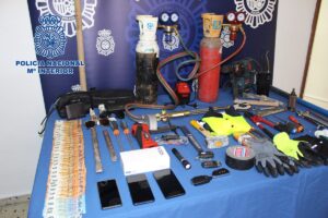 Objetos intervenidos en el registro domiciliario en Valencia