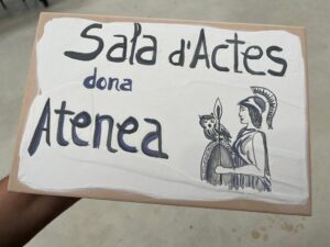 boceto mujeres casa dona Torrent