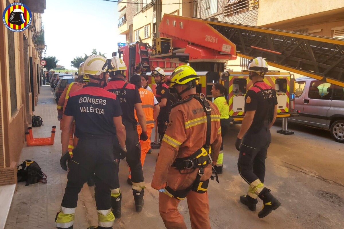 Evacuación de un enfermo en Alboraya