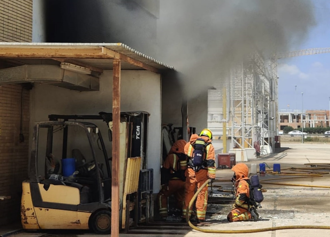 Incendio industrial en Beniparrell
