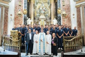 El Levante UD hizo su tradicional ofrenda a la Virgen de los Desamparados