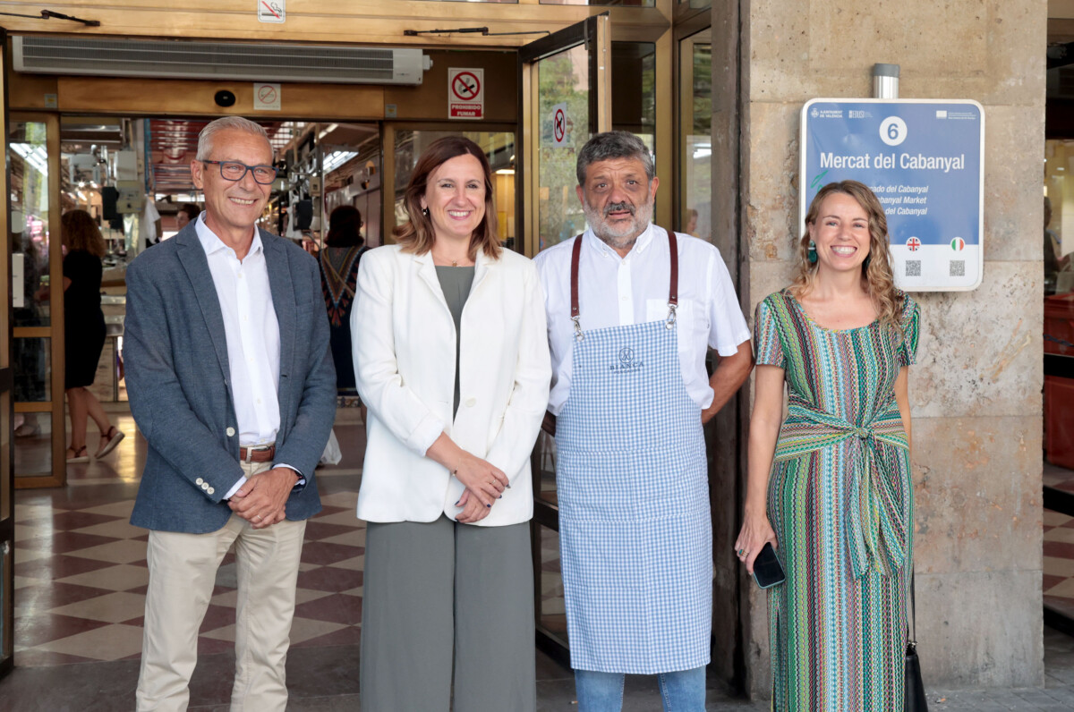 María José Catalá visita el mercado del Cabanyal