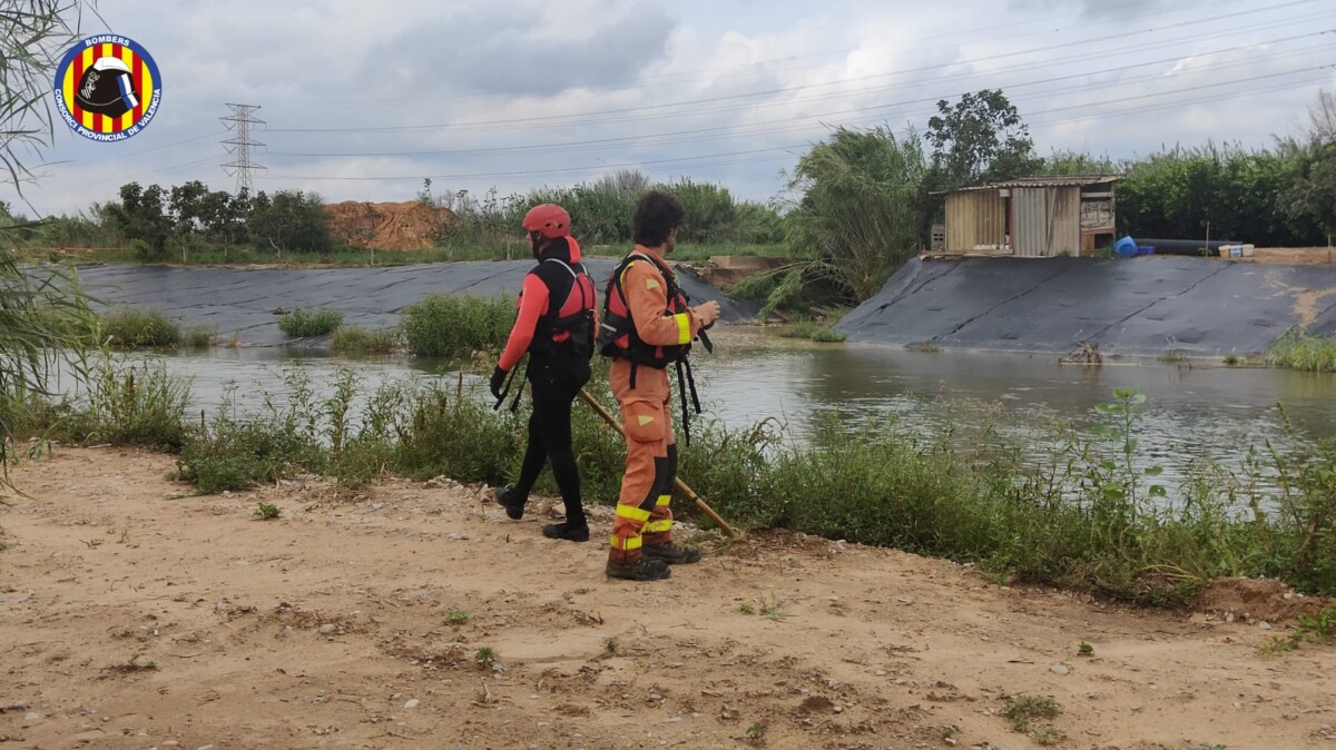 Búsqueda del hombre desaparecido en la acequia de Tormos arrastrado por el agua