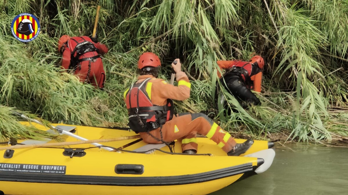 Búsqueda del hombre desaparecido en la acequia de Tormos arrastrado por el agua