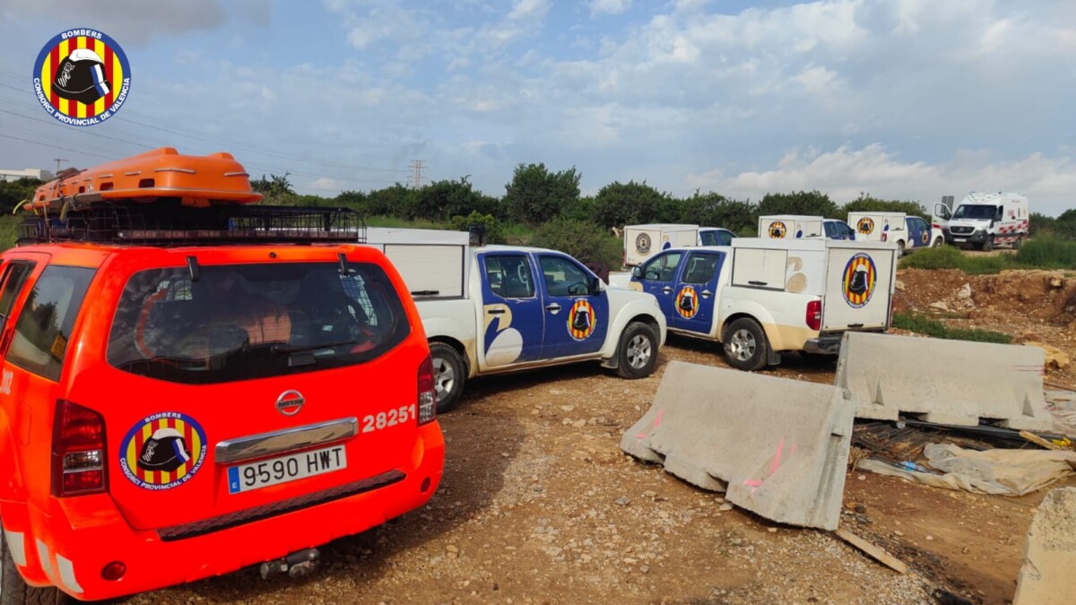 Búsqueda del hombre que fue arrastrado por el agua cuando cruzaba un barranco de Paterna