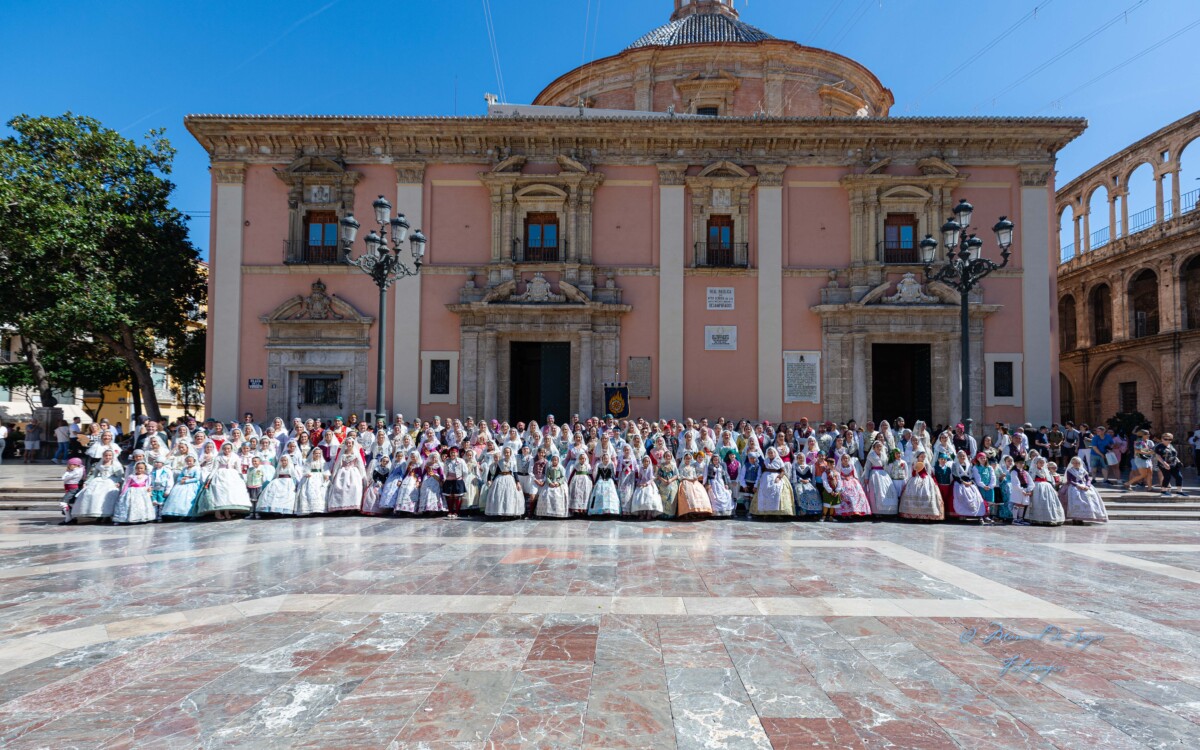 La Federació Agrupació Falles Marítim en la Basílica