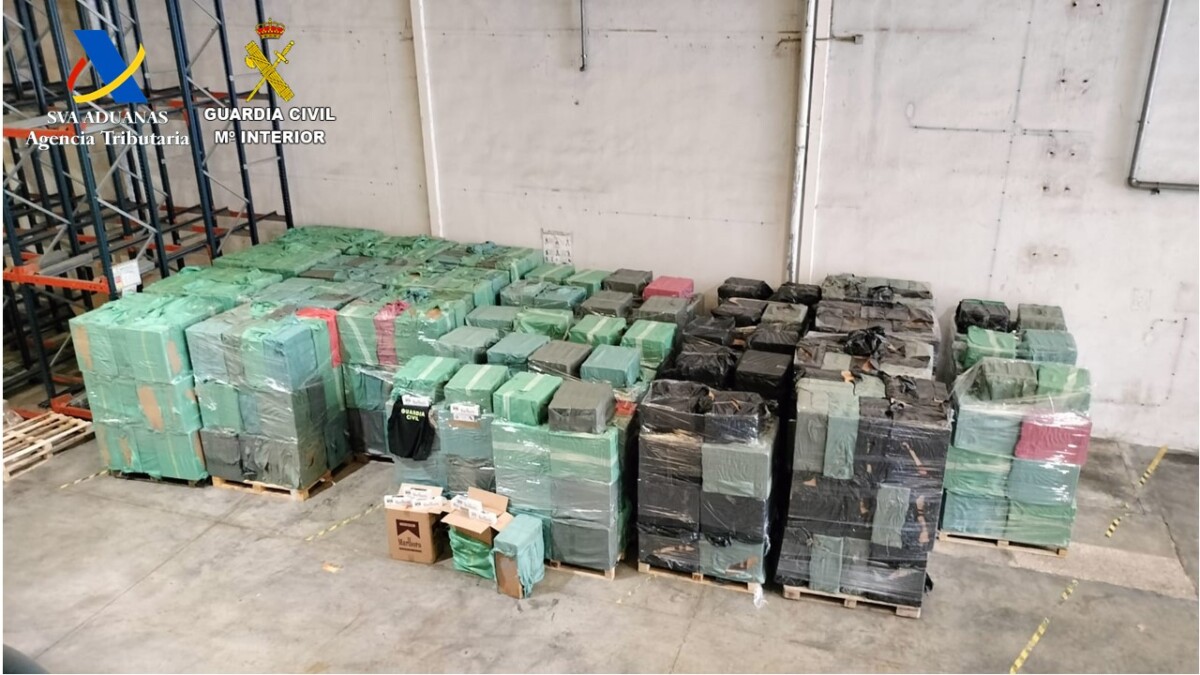 Más de 406.000 cajetillas de tabaco de contrabando incautadas en el puerto de Valencia