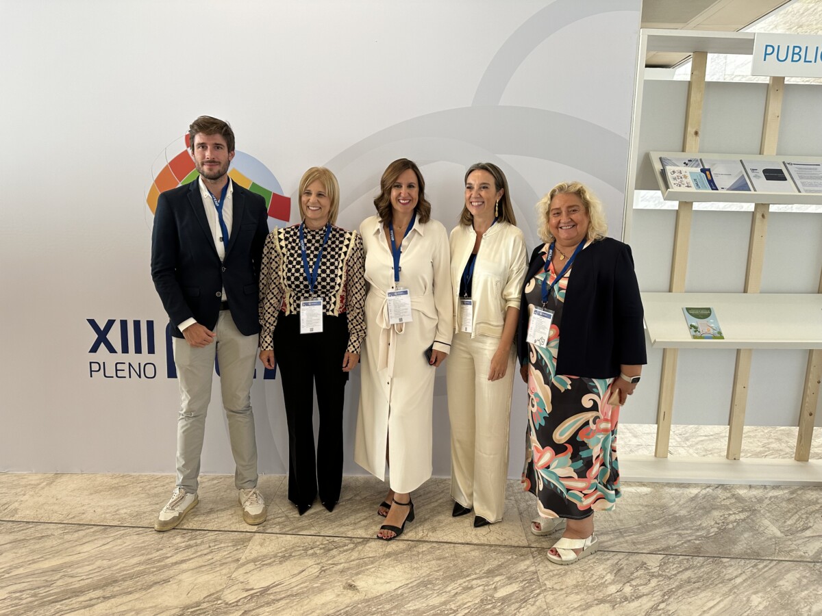 María José Catalá junto a María José Ferrer San Segundo y Juan Carlos Caballero, en la sesión de constitución de la FEMP