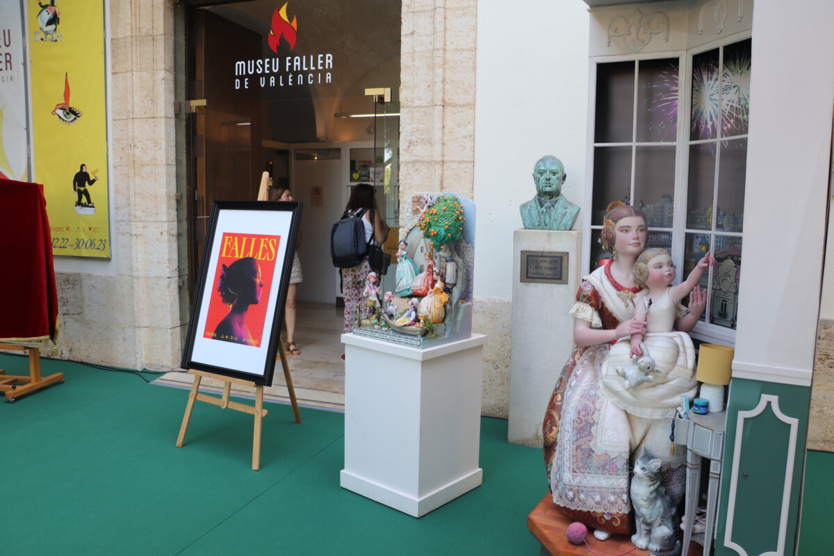 Entrega de los ninots indultats, el cartel oficial y el retrato de la Fallera Mayor de Valencia 2023 al Museo Fallero