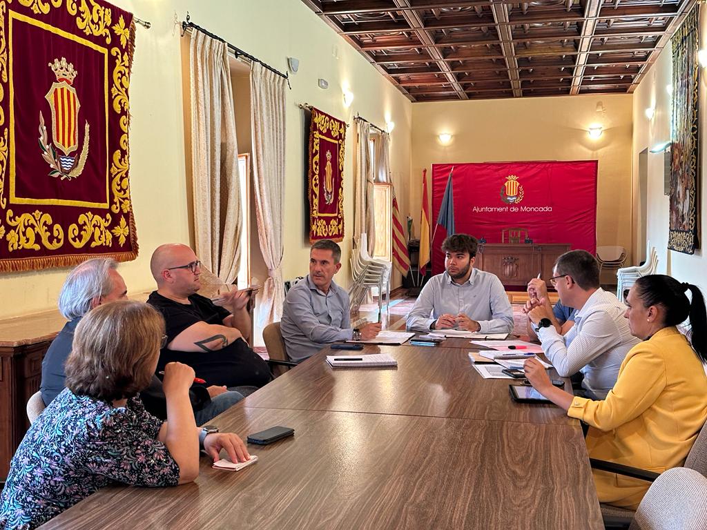 Reunión Reforma Mercado Moncada