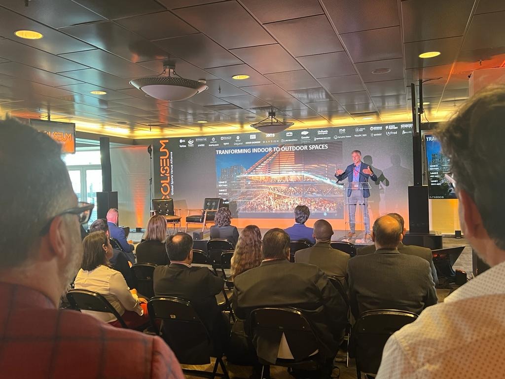 Presentación del Roig Arena en el Coliseum Summit de Los Ángeles