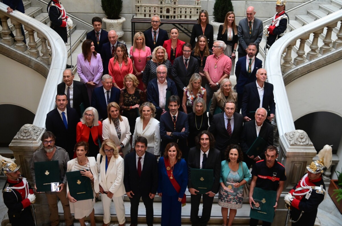 Valencia entrega honores y distinciones a sus hijos e hijas predilectas y adoptivas