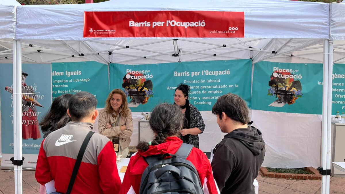 Feria 'Places per l'ocupació' de Valencia Activa en Orriols