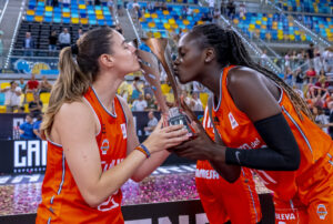 Claudia Contell y Awa Fan, juventud y futuro de Valencia basket