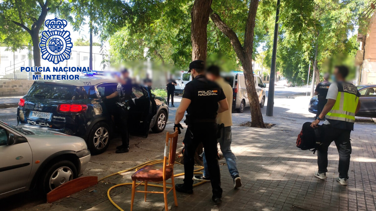 Dispositivo policial contra el tráfico de drogas en las Casitas Rosas