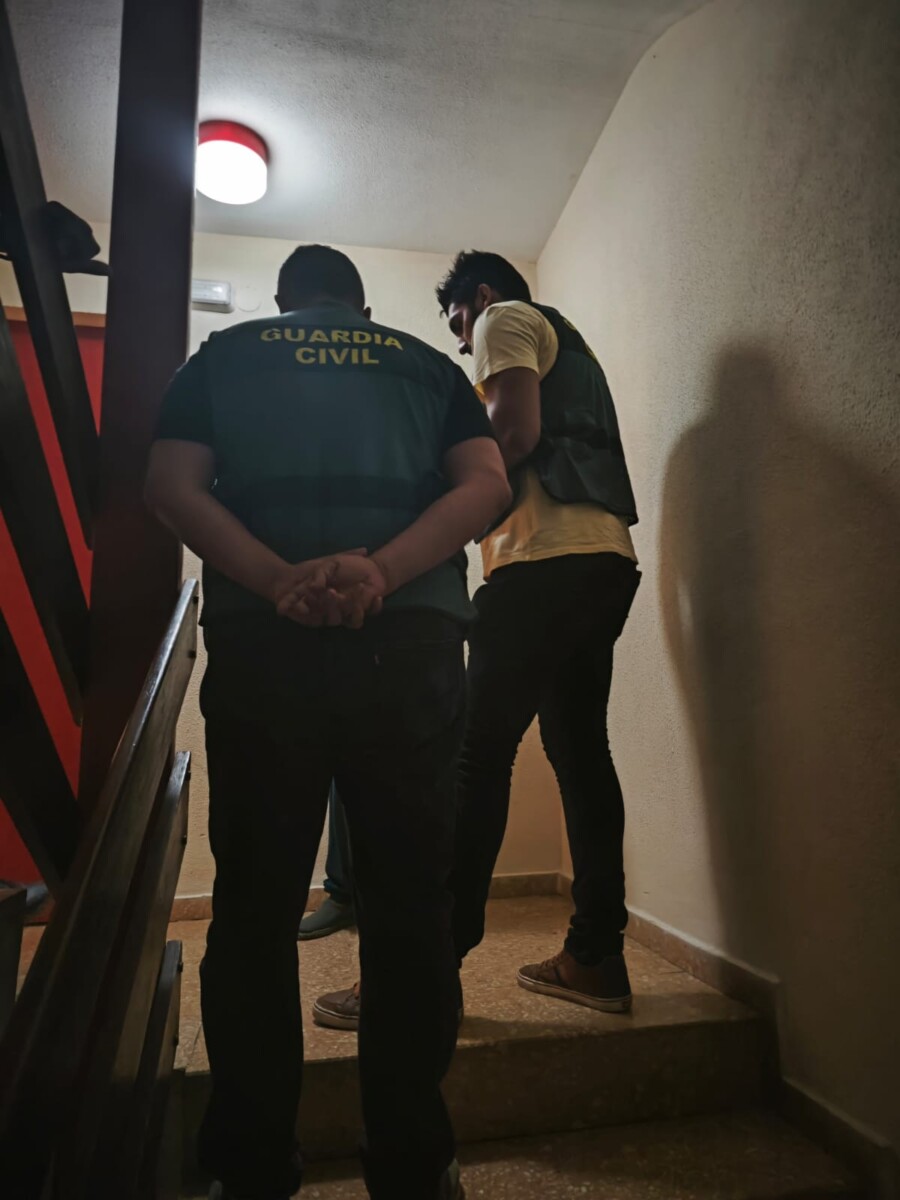 AGentes de la Guardia Civil detienen al autor de los incendios