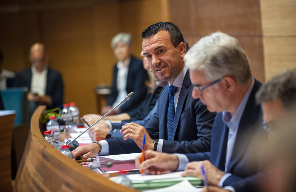 Pleno Diputación Valencia Vicent Mompó