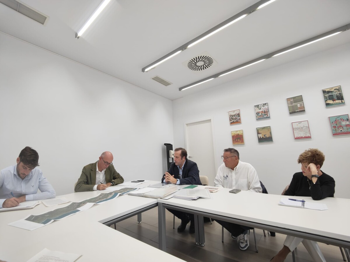 Reunión de Gosálbez y Caballero con los vecinos de El Saler