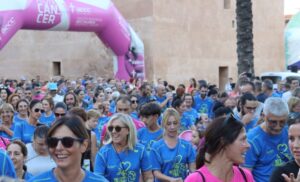 Participantes en la marxa solidària RunCàncer en Burjassot