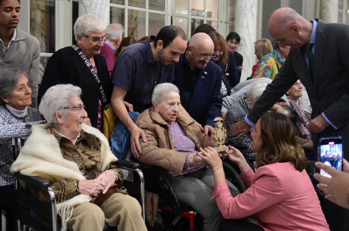 Homenaje a las personas centenarias de la ciudad de Valencia