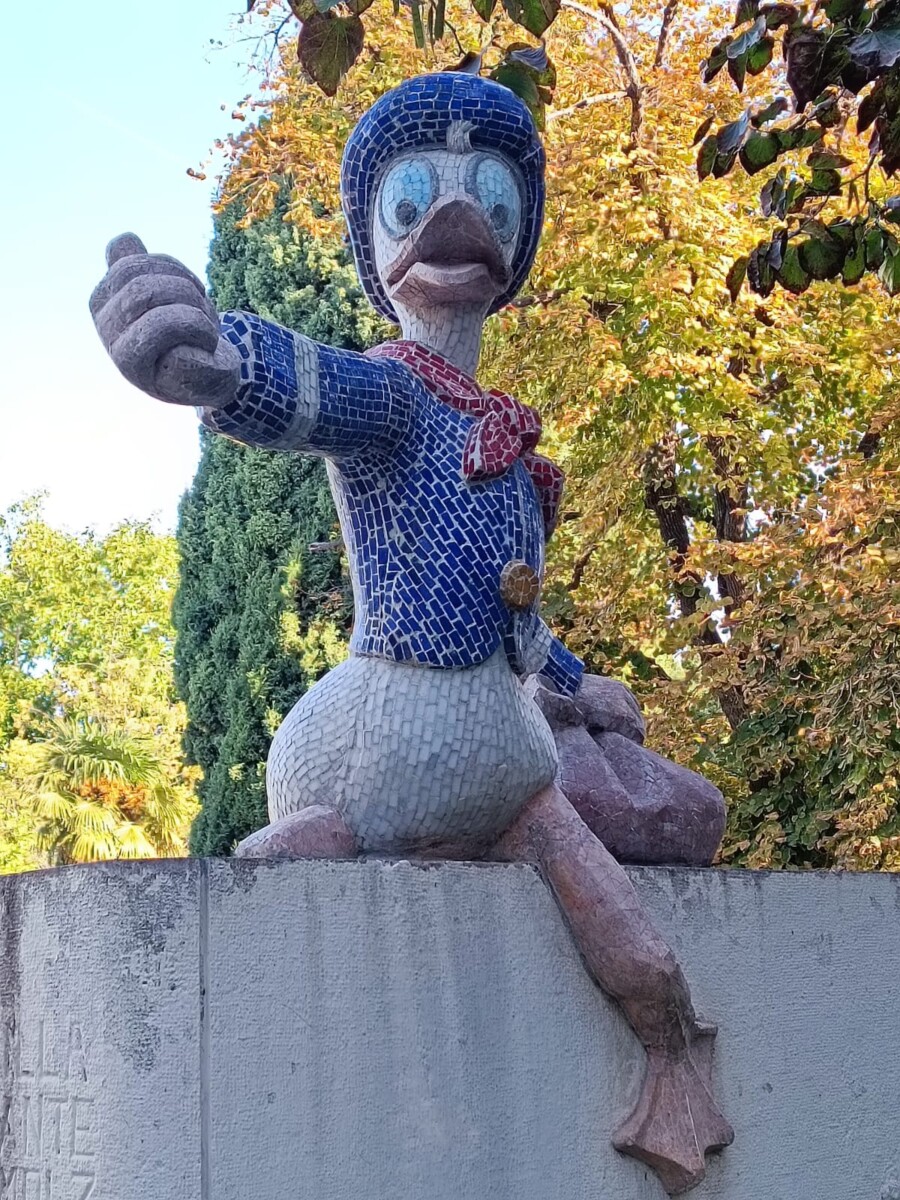 Escultura Walt Disney Jardines Viveros