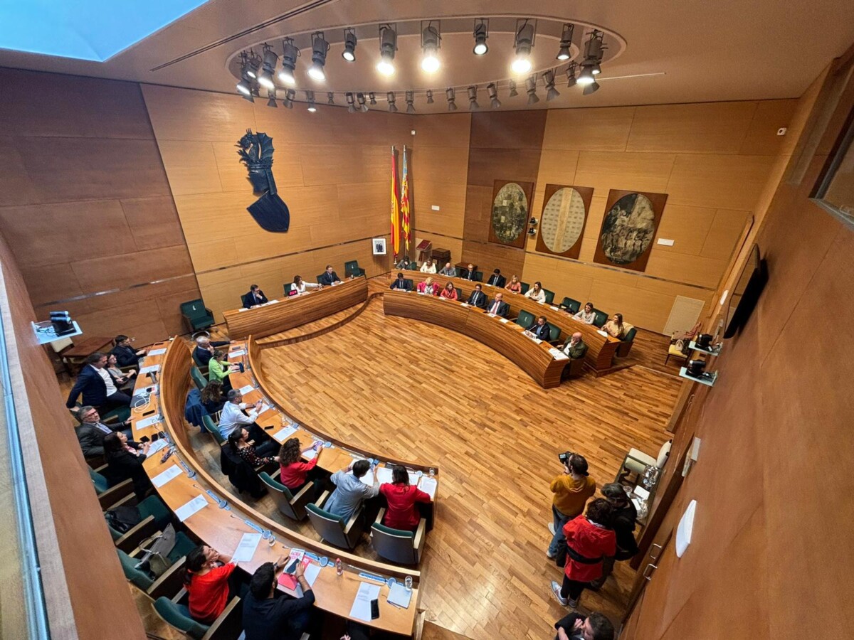 Pleno extraordinario del Ayuntamiento de Valencia contra la amnistía