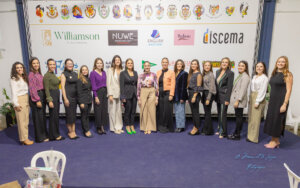 La primera en la frente