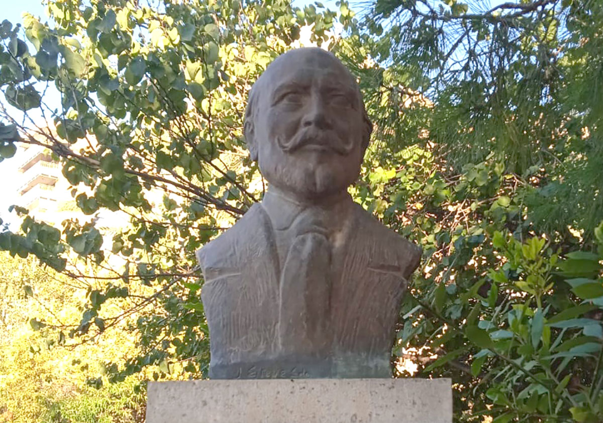 Busto del poeta Francesc Badenes